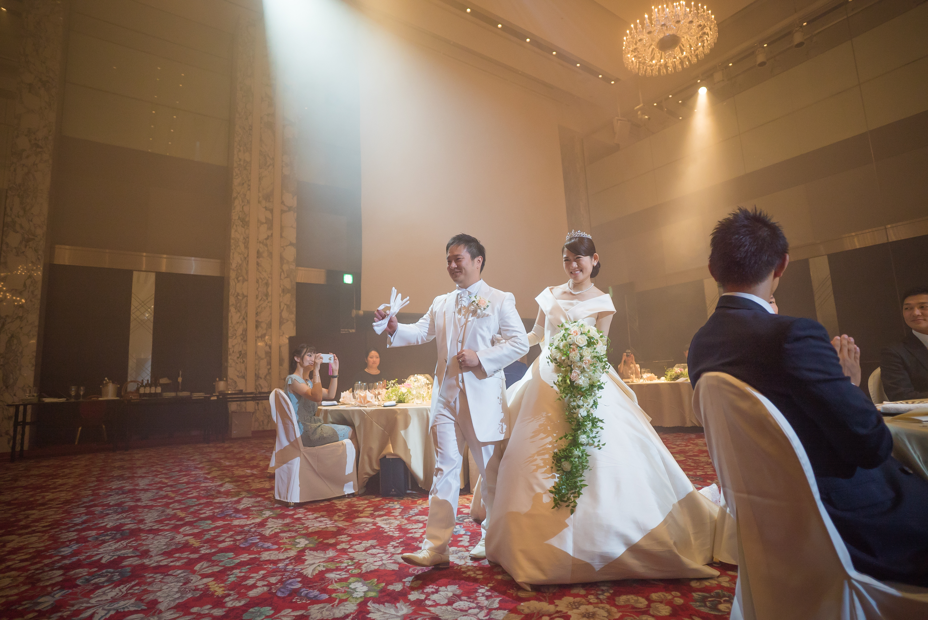 014ザ プリンスタワー東京 東京タワーが見える結婚式 お世話になった恩人達と アットホームな結婚式 ガラス張りのチャペル 高級ホテルで結婚式 みんな仲良し 都会のホテル 結婚式出張撮影ギリフォトワークス