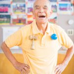 けん玉名人と子供たち。